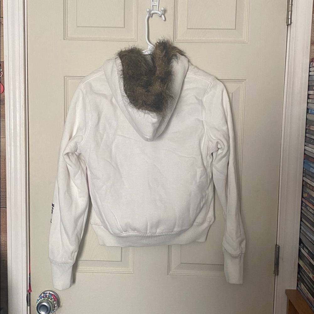 Abercrombie & Fitch Cream Hooded Puffer Jacket with Faux-Fur Trim - Picture 2 of 4